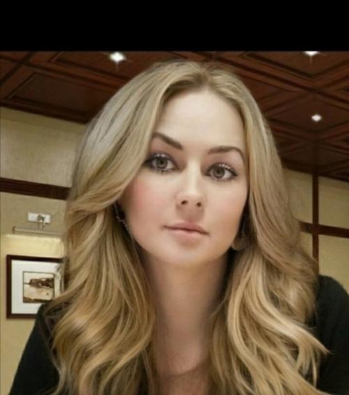 Посвящается фотошопу. Что-то в зеркале себе я. 01