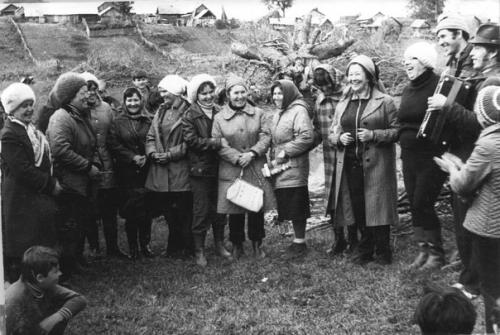 На этих фото - педагогический коллектив каракулинской школы 1970 - начала 1980 годов. 02