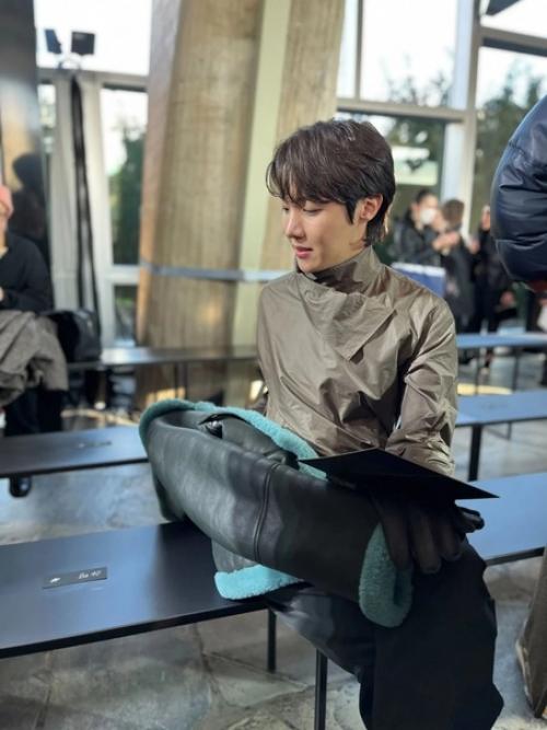 Theqoo j - Hope из BTS получил приглашение в Hermes. 05