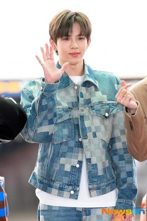 Theqoo Riize направляются на неделю моды в Париже. 03