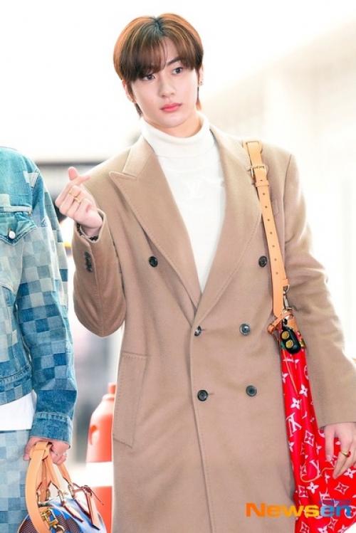 Theqoo Riize направляются на неделю моды в Париже. 02