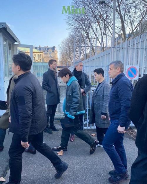 Theqoo j - Hope из BTS получил приглашение в Hermes. 03