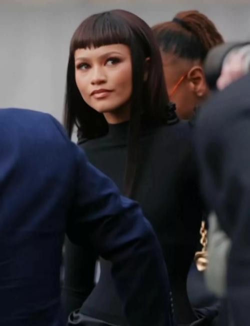 Новый выход зендаи на показе Schiaparelli настоящей модной сенсацией стал. 01