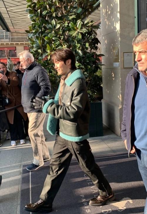 Theqoo j - Hope из BTS получил приглашение в Hermes. 01