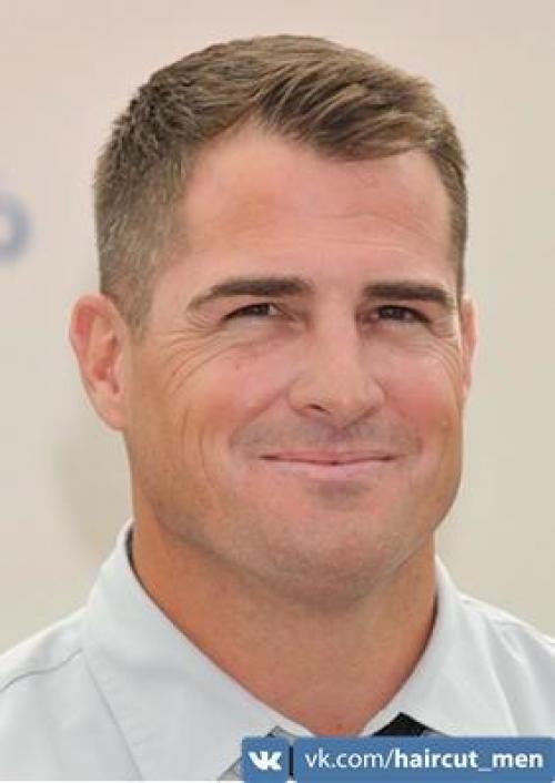 Стрижка полубокс.  Известная всем мужская стрижка полубокс пришла в нашу жизнь, как говорят многие, из спорта. 01