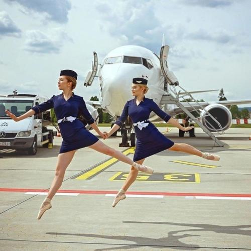 Очень интересная фотосессия красоток балерин - стюардесс! 01