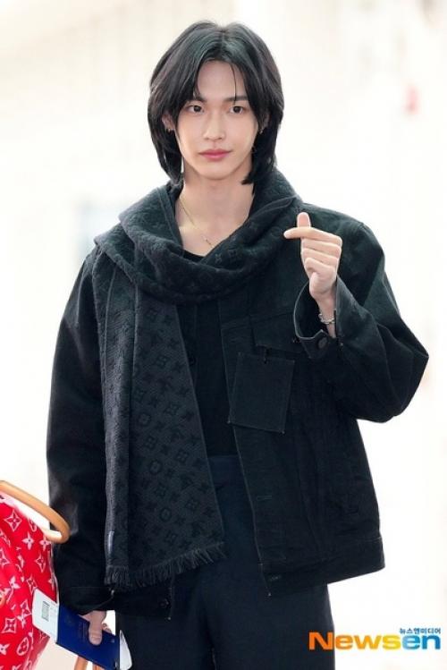 Theqoo Riize направляются на неделю моды в Париже. 05