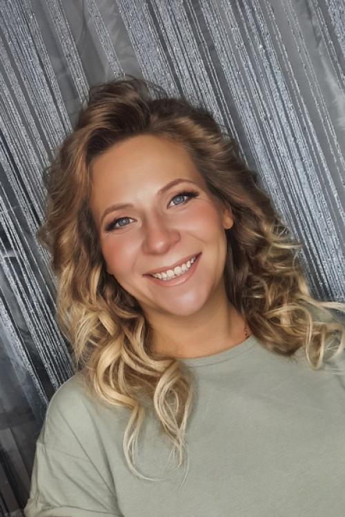 Синди Кроуфорд, икона стиля - именно её прическа стала модной в 2023 г. 02