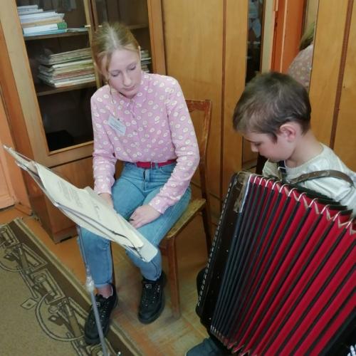В рамках празднования дня учителя в духовщинской детской музыкальной школе прошёл день самоуправления. 01