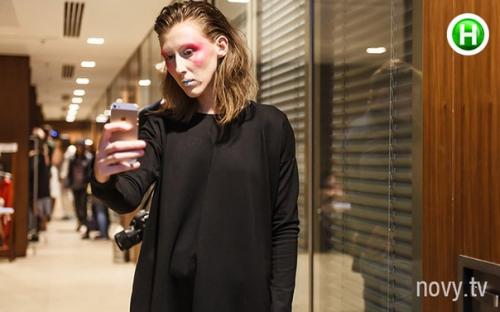 Дев'ять учасниць реаліті Супермодель по -українськи дефілювали на показах спеціального проекту для молодих дизайнерів. 02