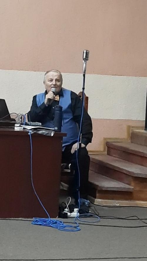 Воскресный день протанцевали, спектр выступающих широк, от мала - до велика танцевали. 04