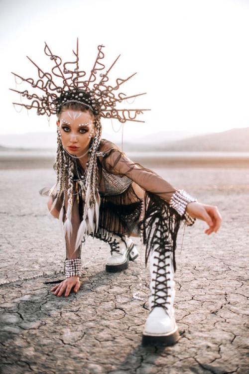 Фотографа. Для для творческой съёмки.  очень необычная идея, хотелось бы отснять пока остались тёплые деньки. 03