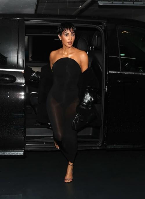 Мурашки по коже от того, насколько похожа на маму! 01