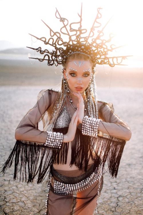 Фотографа. Для для творческой съёмки.  очень необычная идея, хотелось бы отснять пока остались тёплые деньки. 04