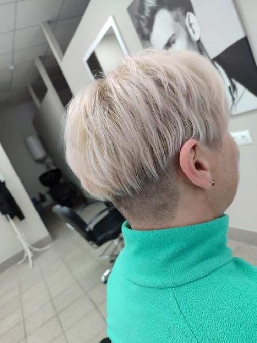 Пикси - самая модная стрижка, которая характеризуется короткой длиной волос и объемной макушкой. 01