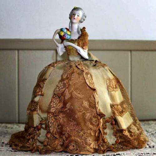 Фарфоровые куколки - игольницы в красивых платьях? 03