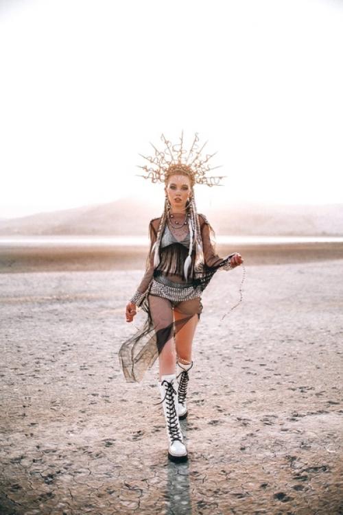 Фотографа. Для для творческой съёмки.  очень необычная идея, хотелось бы отснять пока остались тёплые деньки. 05