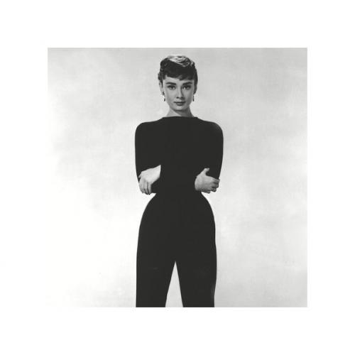 - я верю в маникюр, в кричащую одежду, в то, что на отдыхе тоже необходимо делать причёску и наносить губную помаду. 01