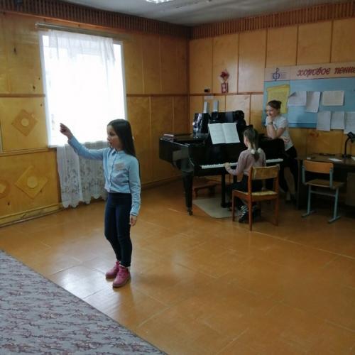 В рамках празднования дня учителя в духовщинской детской музыкальной школе прошёл день самоуправления. 02