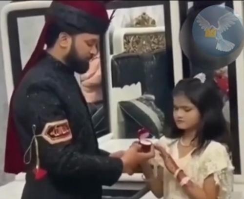 Ничего необычного, просто 32-летний состоятельный мужчина взял в жены 9-летнюю девочку. 02