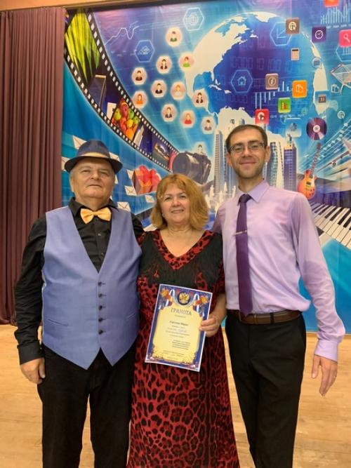 Воскресный день протанцевали, спектр выступающих широк, от мала - до велика танцевали. 02