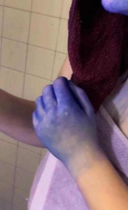 Смурфик.  Девушка девушка решила смыть краску с волос лежа в ванной. .ухухухух. 02