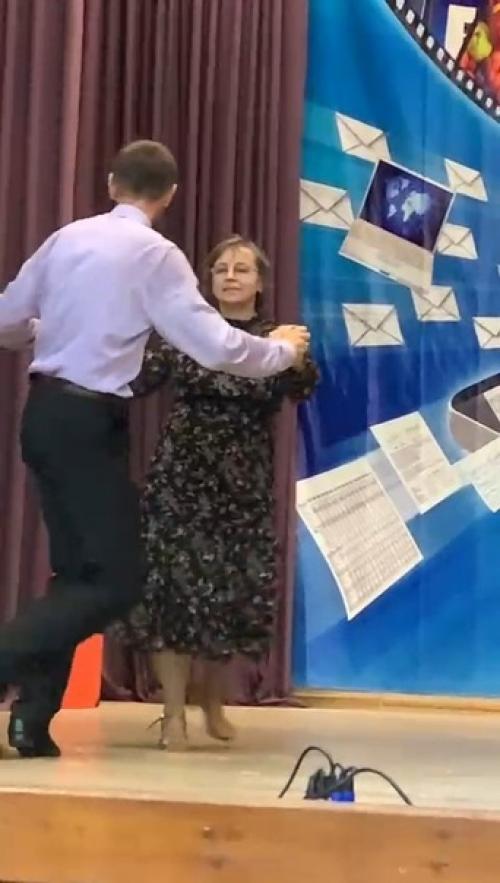 Воскресный день протанцевали, спектр выступающих широк, от мала - до велика танцевали. 05