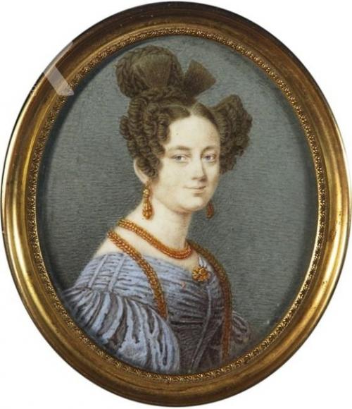 В 1830 годы вошли в моду прически с большими височными пучками и петлями на макушке, для которых использовались искуственные локоны. 09