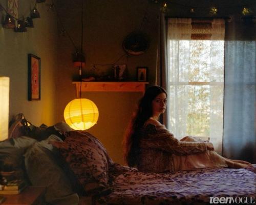 Актриса, сыгравшая дочь Беллы и Эдварда в Сумерках (ей на тот момент было 10 лет) снялась в новой фотосессии. 07