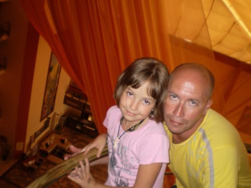 Где-то в далеком 2010 году, когда у меня была самая модная стрижка на районе. 03