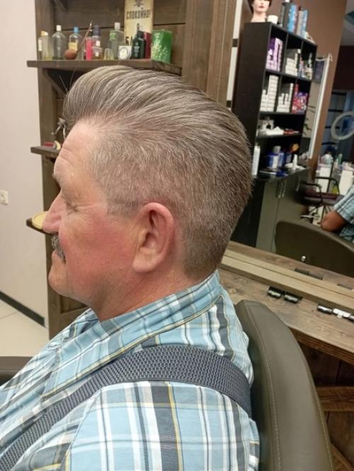 Самые разнообразные модные и классические стрижки для парней всех возрастов. 06