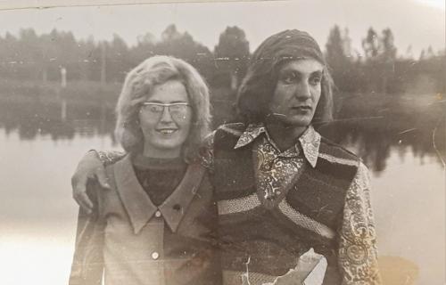 На первой фотографии мой дедушка. 01