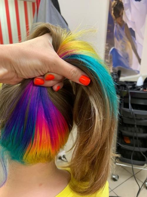 Добрый день!  Меня зовут Юлия, я парикмахер с 6 летним стажем. 01