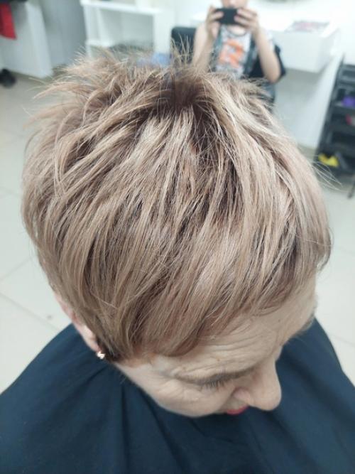 Ещё одна работа в технике рассветление на короткой стрижке смотрится необычно, стильно, модно, даёт возможность поиграть оттенками а главное! 01