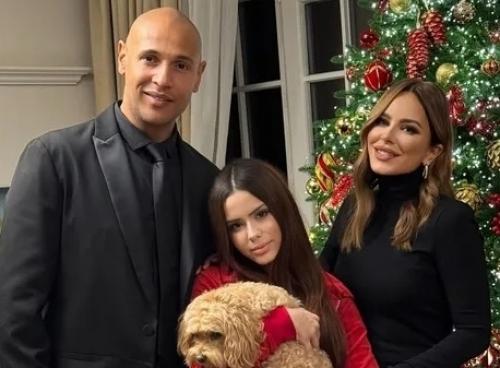 Мы Нарядили Ёлочку: Ани Лорак показала редкое фото с мужем и дочерью. 02