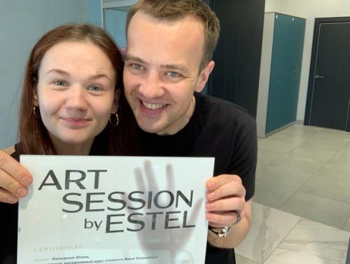 Добрый день!  Меня зовут Юлия, я парикмахер с 6 летним стажем. 02