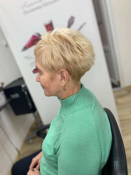 Ассиметричная стрижка боб - нестареющая классика, подходящая для всех возрастов. 01