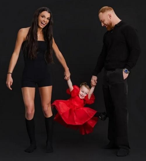 Эмилии три Года: Леша свик показал трогательные фото с дочерью и бывшей женой. 02