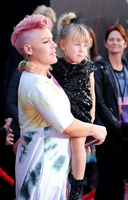 Пинк призналась, что одобряет желание своей 6-летней дочери уиллоу жениться на женщине? 02 Пинк призналась, что одобряет желание своей 6-летней дочери уиллоу жениться на женщине? 02