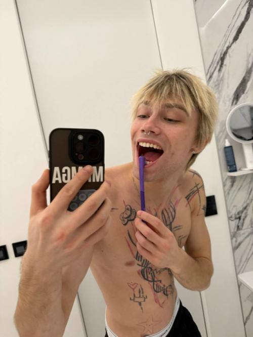 Нкей обрезал свои длинные волосы и показал свою новую прическу. 01