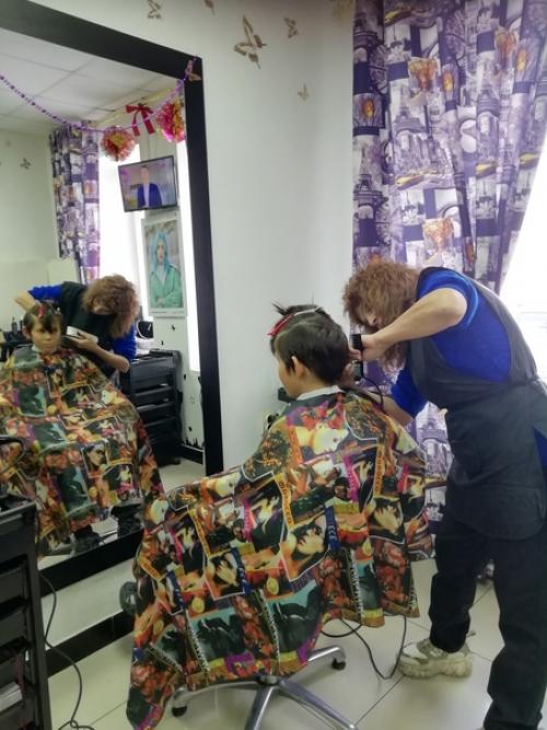 Воспитанникам отделения социальный приют для детей и подростков в г Сибай подарили модные стрижки. 02