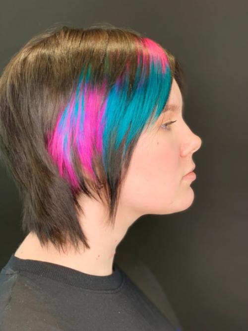 Добрый день!  Меня зовут Юлия, я парикмахер с 6 летним стажем. 03