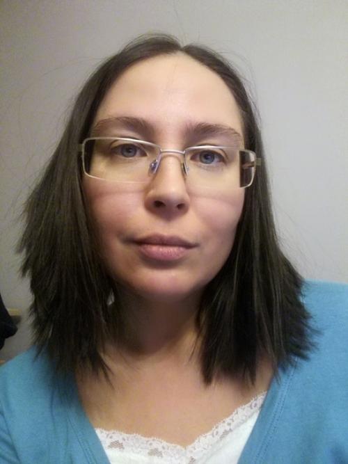 Опять отрасли волосы, не люблю длинные, а в парикмахерскую не хочу идти, пока теста не будет отрицательного. 01