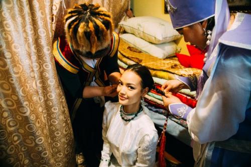 Думаете, самое главное для невесты - это прическа, макияж, платье, букет и лимузин? 01