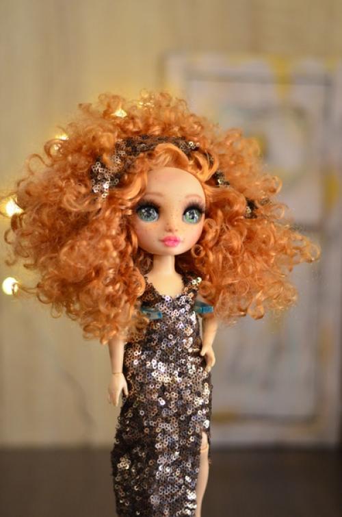 Недавно ко мне приехала новенькая куколка, амайя Rainbow High. 01