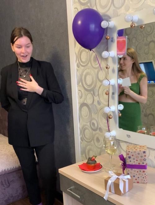На прошлых выходных отметили с Полиной наши дни рождения у неё 11 февраля, а у меня 12. 06