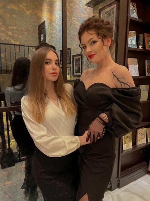 На прошлых выходных отметили с Полиной наши дни рождения у неё 11 февраля, а у меня 12. 02