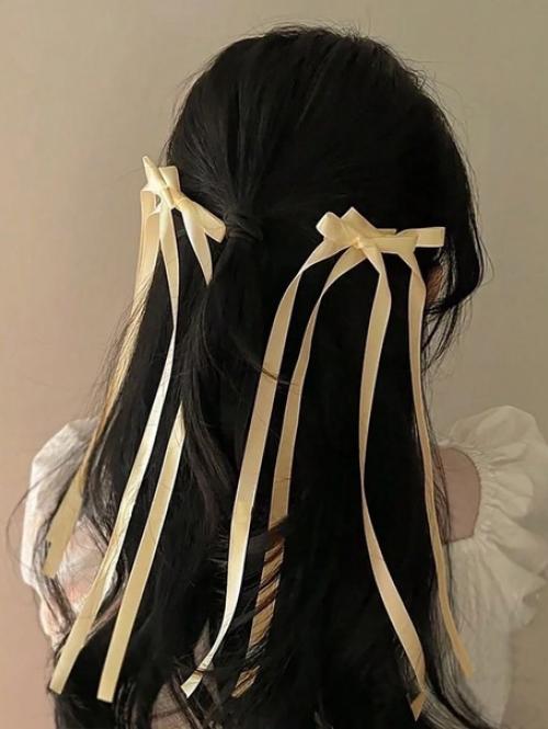 Двойные бантики на заколках - модель, которая активно набирает популярность. 07