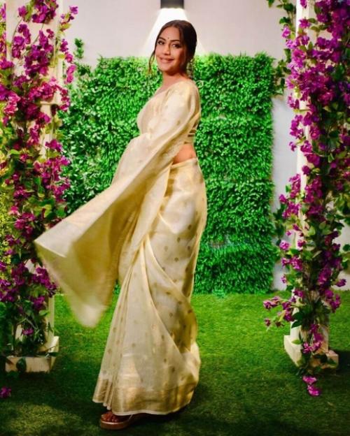 Модная битва дези против видеси: Ниа шарма против сурбхи чандна, кто твоя королева сердец? 08