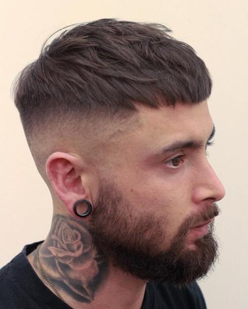 Кроп в топ модных стрижек входит 2024-2025. 03